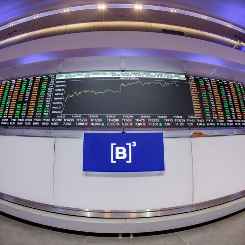 Ibovespa fecha em alta