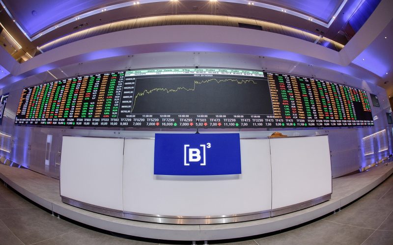 Ibovespa fecha em alta
